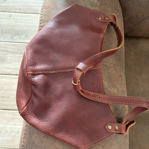 Portland Leather Small Kangaroo Nutmeg Leather Shoulder Bag - Picture 1 of 4